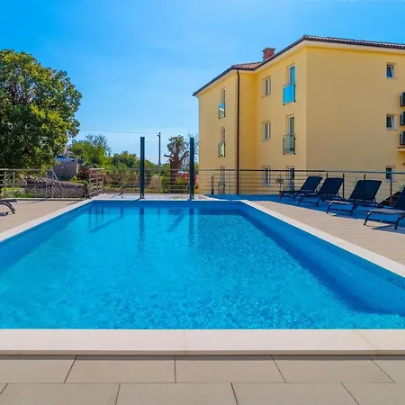 Διαμέρισμα Awesome In Kostrena With Jacuzzi Zurkovo