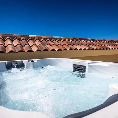Awesome In Kostrena With Jacuzzi Διαμέρισμα