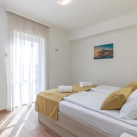 Amazing In Kostrena With Swimming Pool Apartman