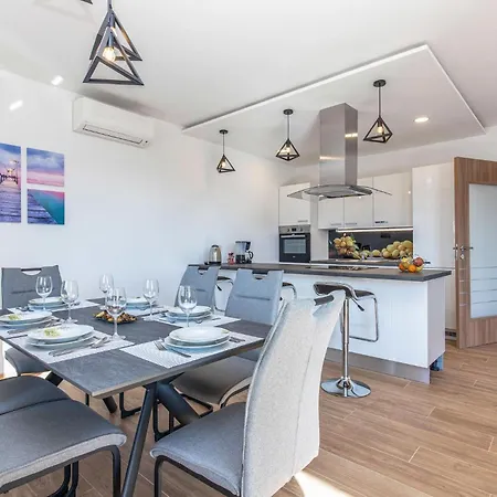 Apartman Amazing In Kostrena With Swimming Pool Žurkovo
