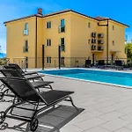 Lejlighed Amazing In Kostrena With Swimming Pool *