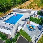 Amazing In Kostrena With Swimming Pool Lejlighed Zurkovo