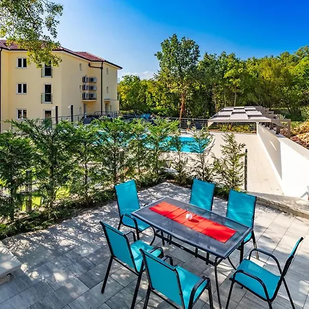 Amazing In Kostrena With Swimming Pool 아파트