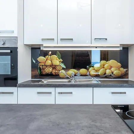 Awesome In Kostrena Apartman Zurkovo