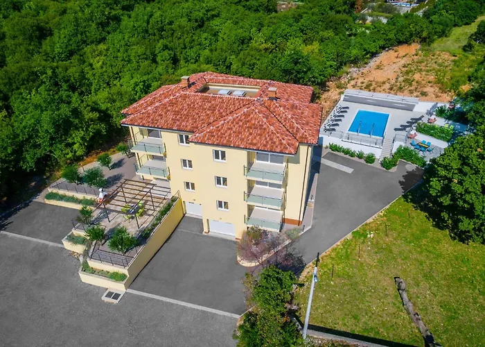 Awesome In Kostrena Apartman *