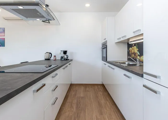 Awesome In Kostrena Apartman *