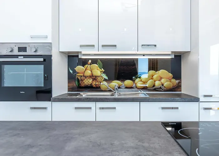 Awesome In Kostrena Apartman Zurkovo