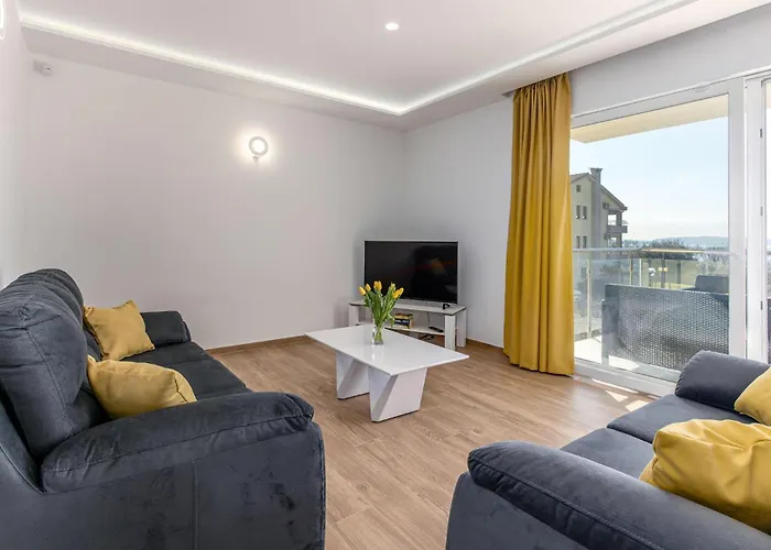 Awesome In Kostrena Apartman